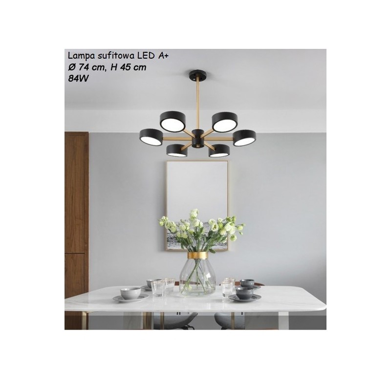 Lampa LED czarna z dodatkami koloru drewna do salonu