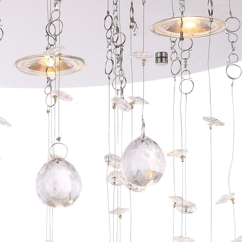 plafon z kryształkami do salonu