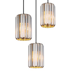 trzy klosze kryształowe w lampie wiszącej