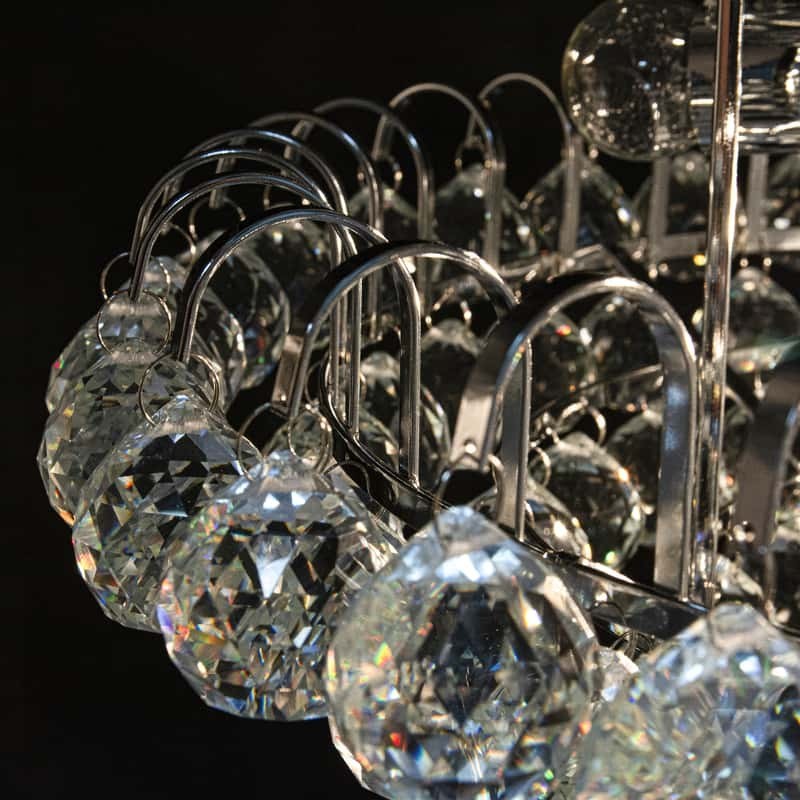 piękna kryształowa lampa sufitowa