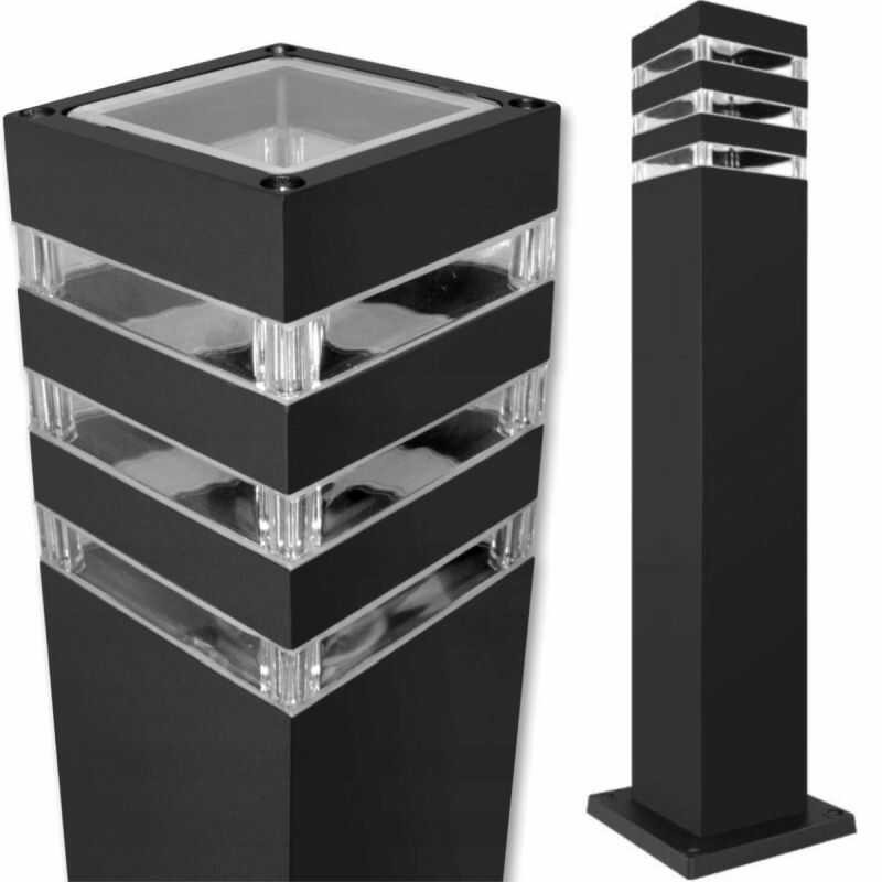 lampa ogrodowa stojąca w przybliżeniu