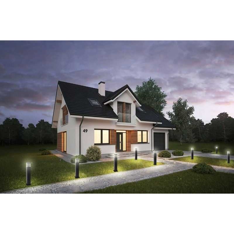 lampy stojące wzdłuż posesji