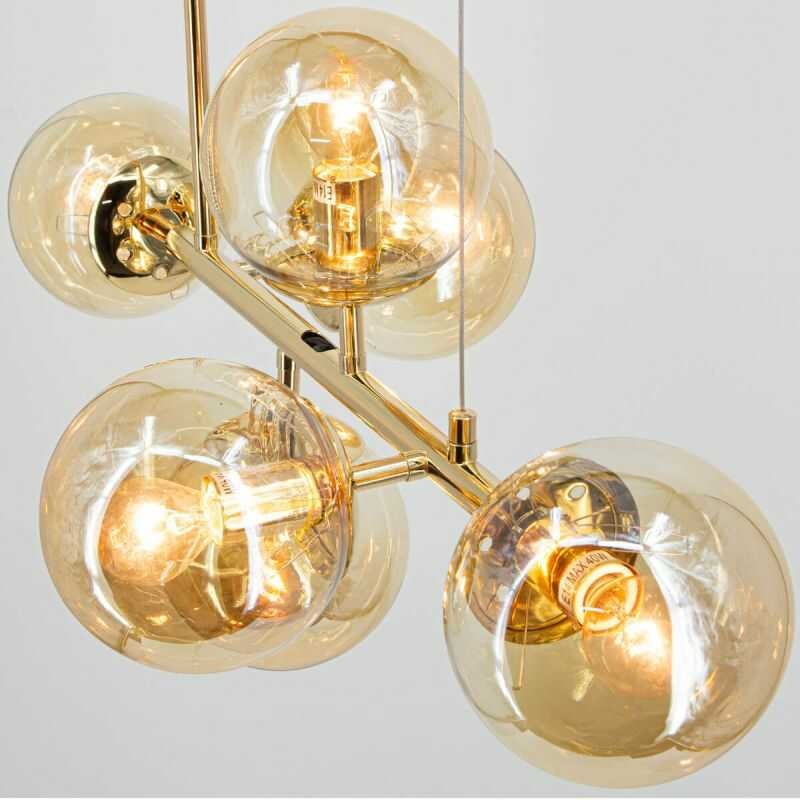 szklane klosze lampy wiszącej złotej nad stół szklane klosze lampy wiszącej złotej nad stół