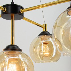 Detale w kolorze złotym lampy wiszącej do jadalni