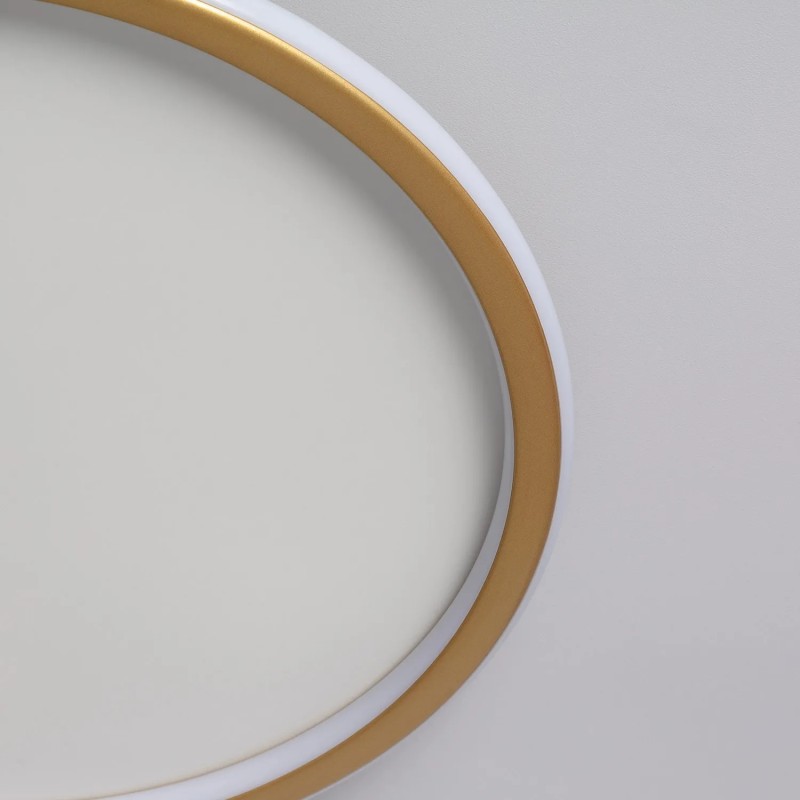 plafon ze złotym dodatkiem