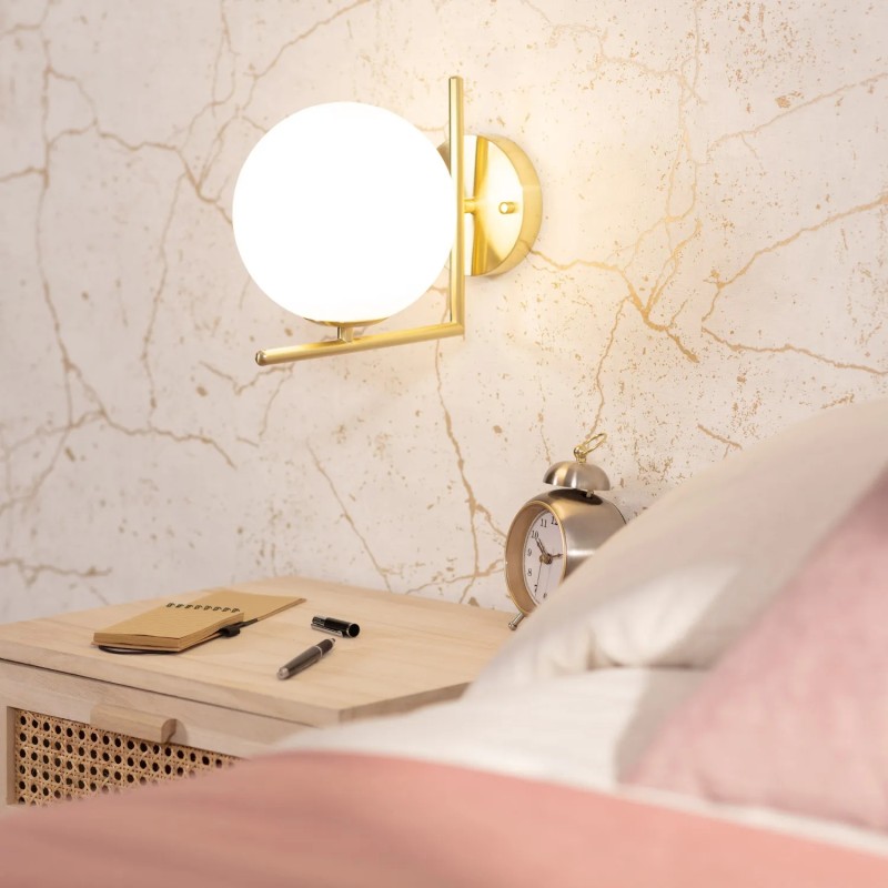 Świecący kinkiet naścienny zad szafką nocną do salonu