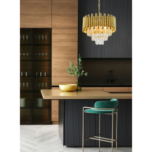 złota lampa z kryształami do salonu