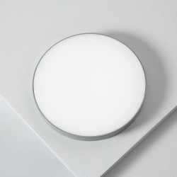 Plafon sufitowy do łazienki od dołu z kloszem w kolorze mlecznym