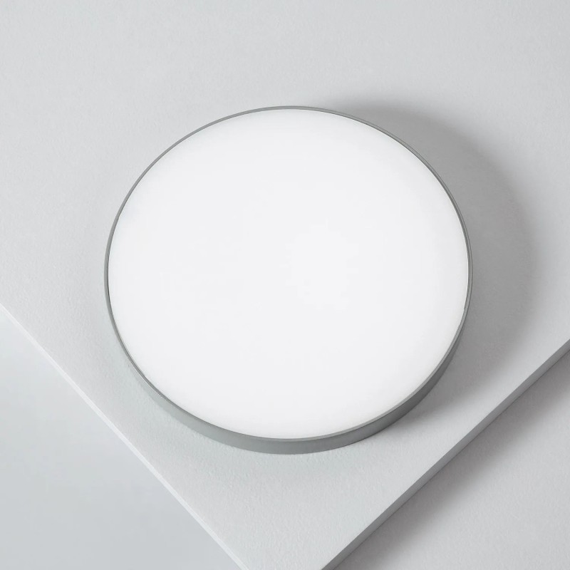 Plafon sufitowy do łazienki od dołu z kloszem w kolorze mlecznym