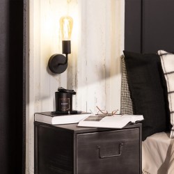Kinkiet naścienny w stylu retro nad szafką nocną %shop-name%