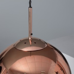 Widok na szklaną kulę Lampy Wiszącej  w kolorze mosiądzu Arteo %shop-name%