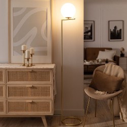 Świecąca Lampa Podłogowa Złota Szklana Kula Mleczna Home stojąca przy komodzie