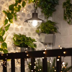 Świecąca Lampa Wisząca z kloszem Retro loft Czarna Forte w restauracji