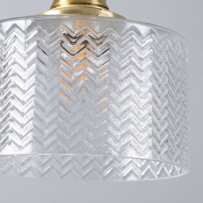 Lampa wisząca ze szklanym kloszem w złotej oprawie