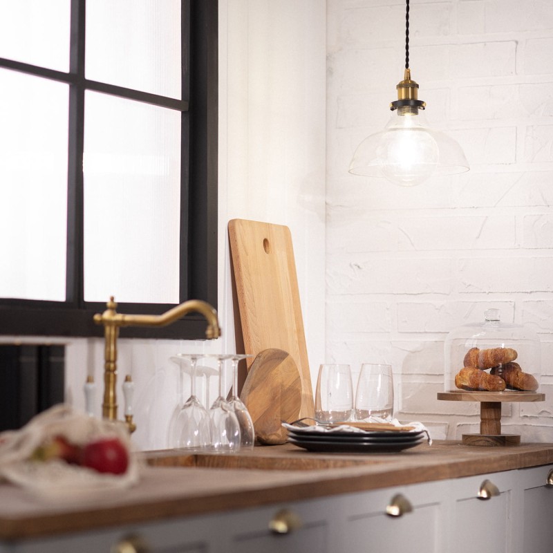 Lampa wisząca ze szklanym bezbarwnym kloszem i złotym okuciem w stylu retro