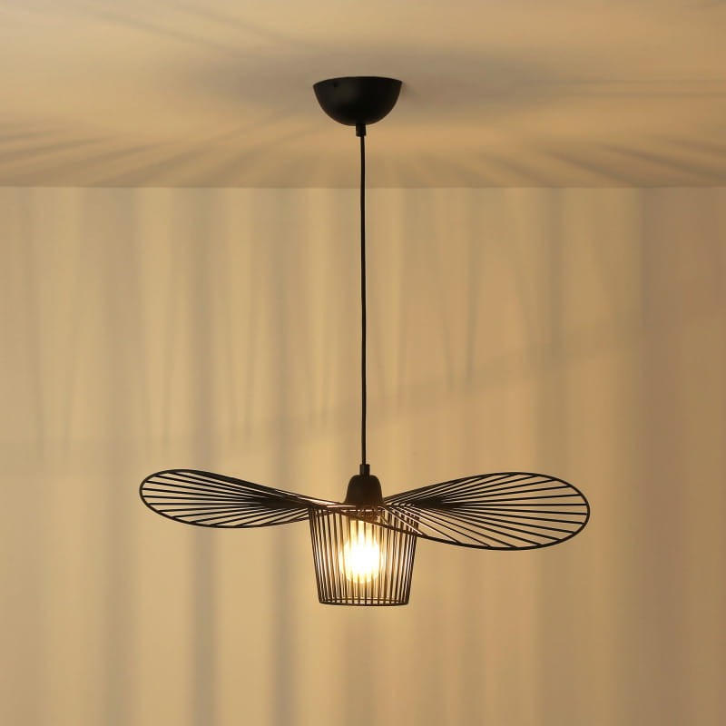 Nowoczesna lampa z drucianym czarnym kloszem kapelusz