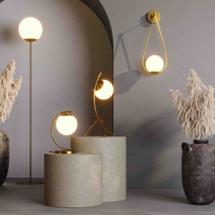 Złoty kinkiet z białą kulą nowoczesny luksuowy