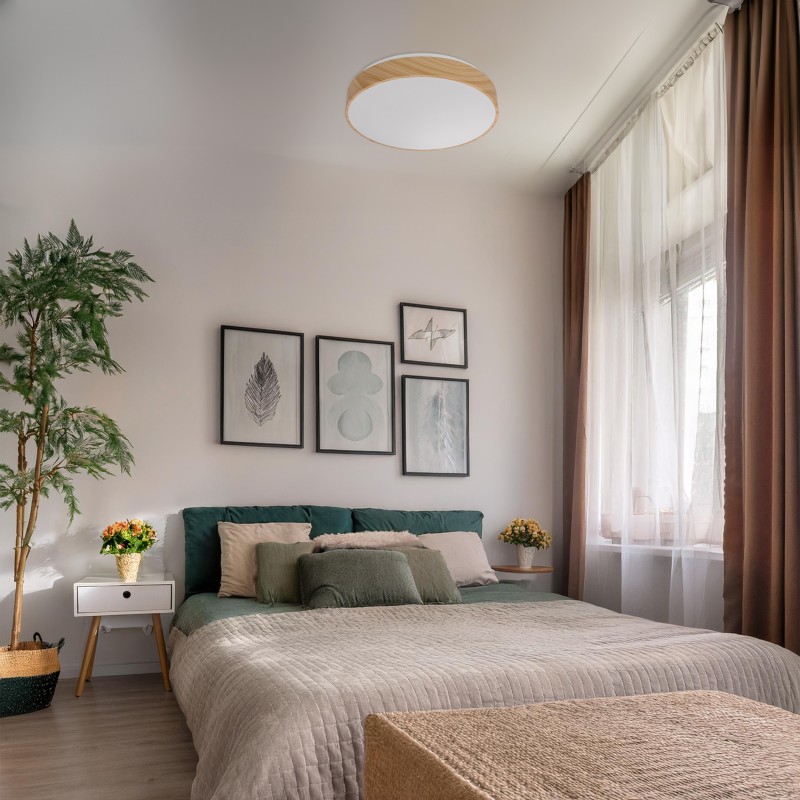 Plafon sufitowy sterowany pilotem LED FIGARO drewno 24W LED 38cm do sypialni zamontowany nad łóżkiem